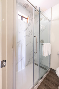 Jots Resort - Bathroom - Shower Area