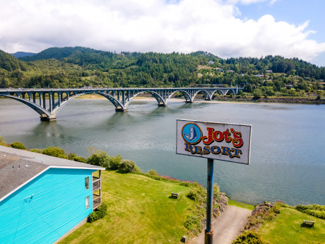 Jots Resort - Aeriel View of Rogue River